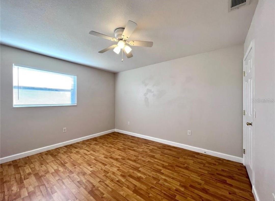 Image 10 of 11 For 209 Avenue B Se B