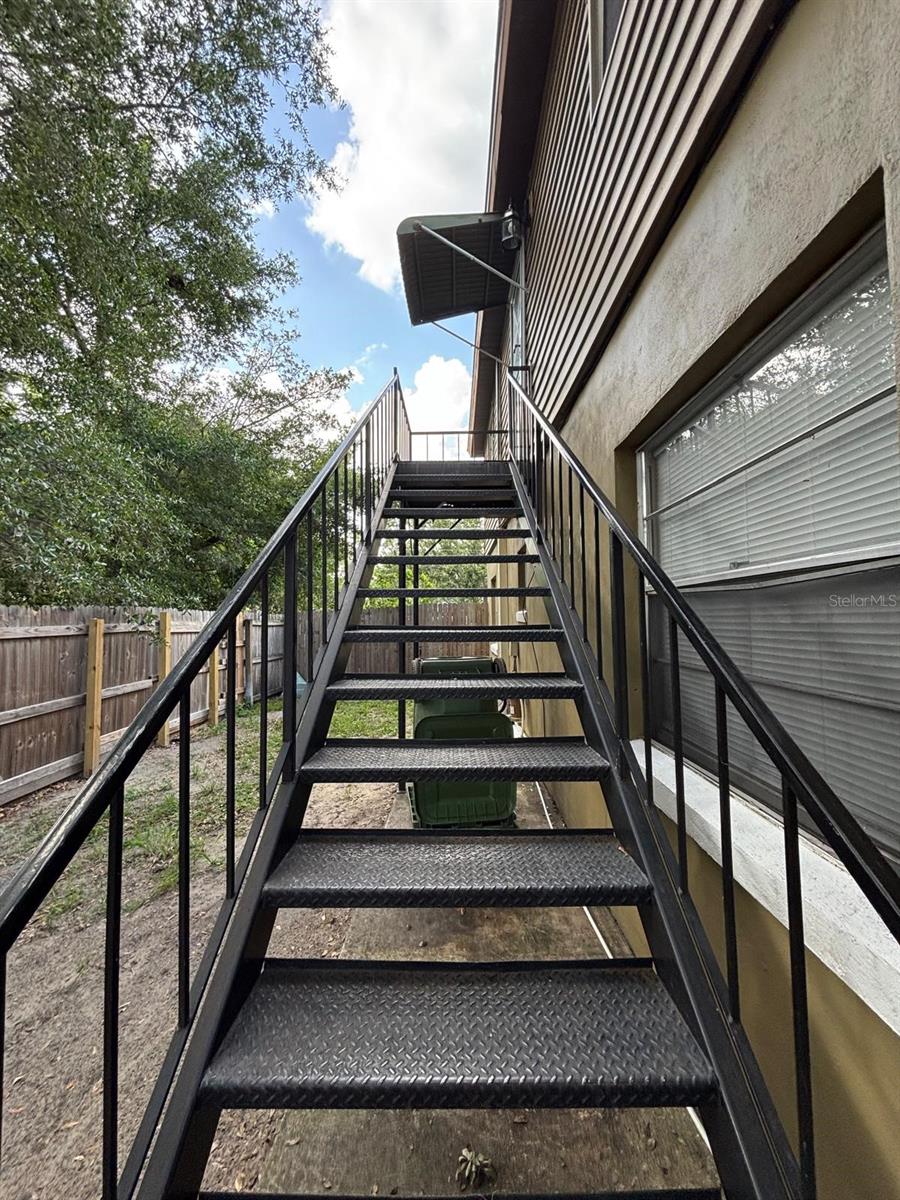 Image 11 of 11 For 209 Avenue B Se B