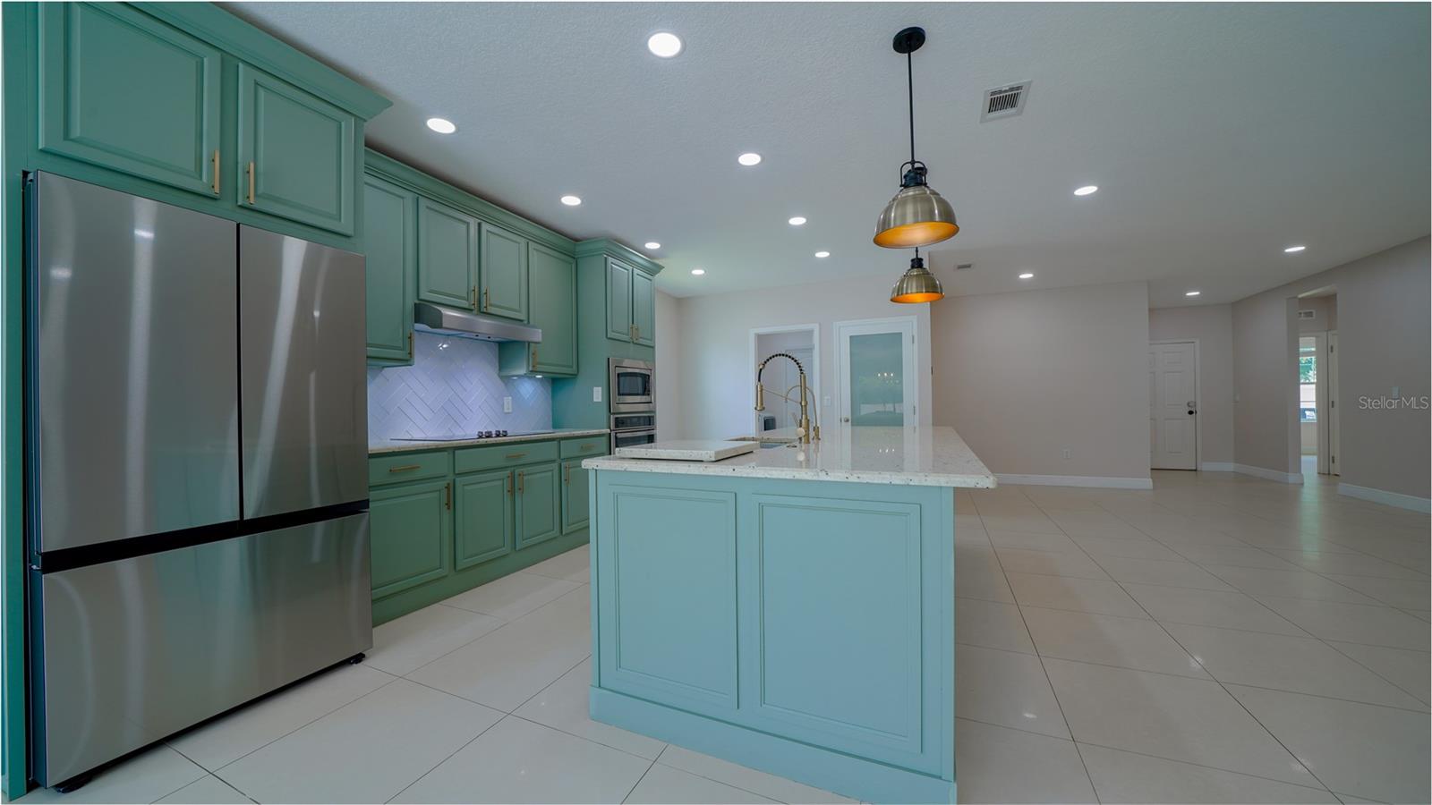 Image 11 of 40 For 647 Washington Way