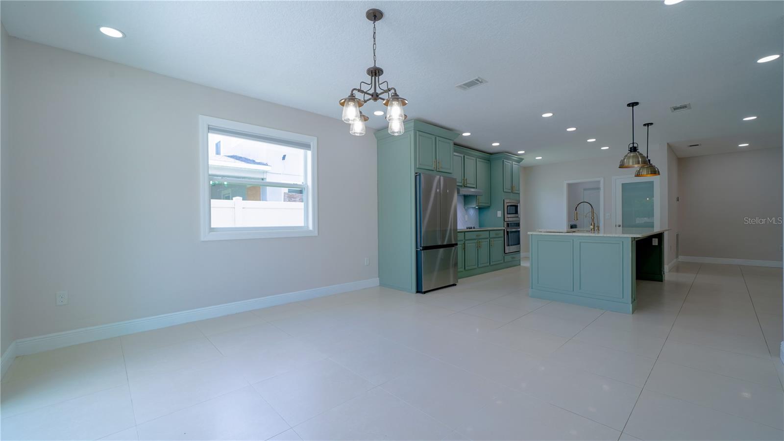 Image 12 of 40 For 647 Washington Way