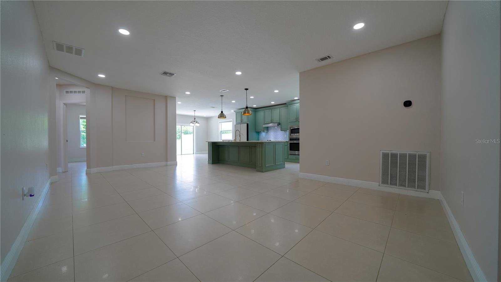 Image 14 of 40 For 647 Washington Way