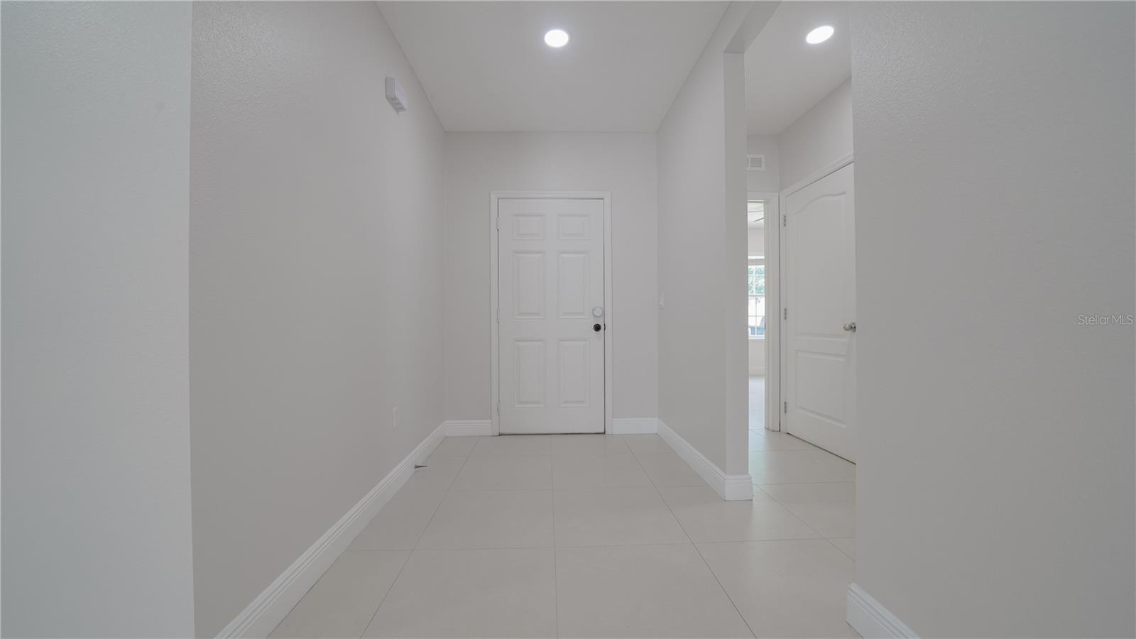 Image 17 of 40 For 647 Washington Way