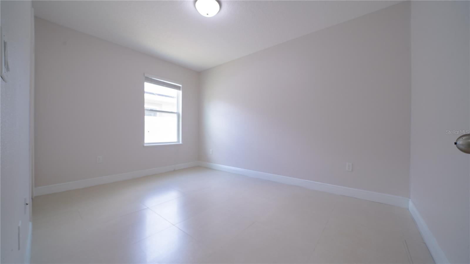 Image 18 of 40 For 647 Washington Way