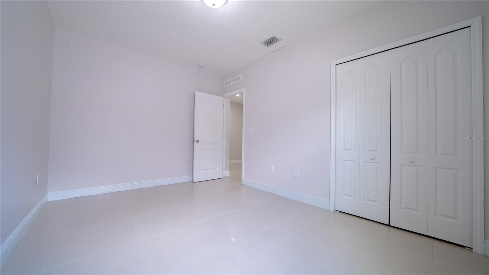 Image 19 of 40 For 647 Washington Way