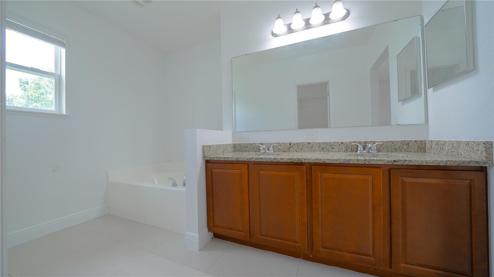 Image 32 of 40 For 647 Washington Way