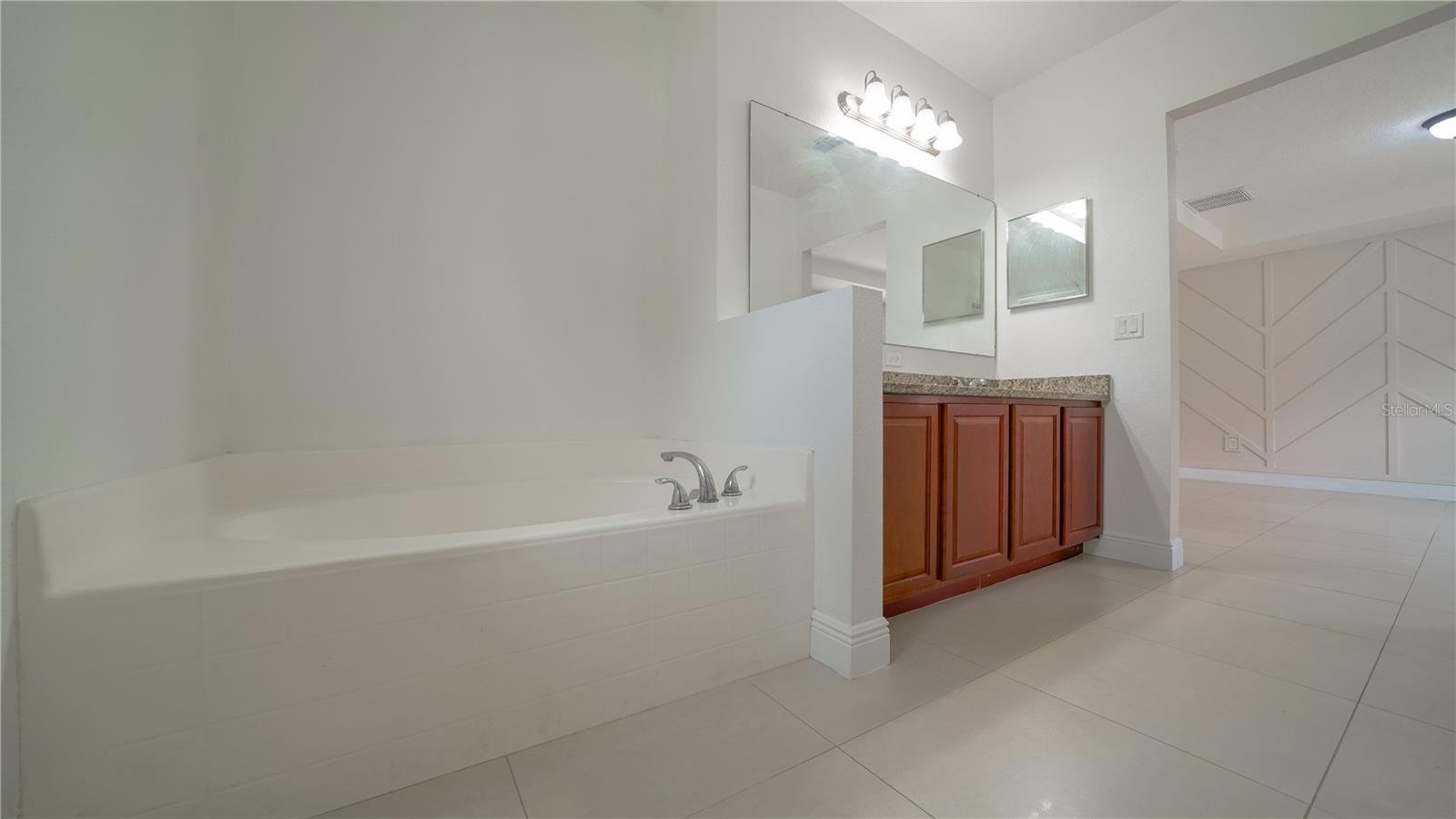 Image 33 of 40 For 647 Washington Way