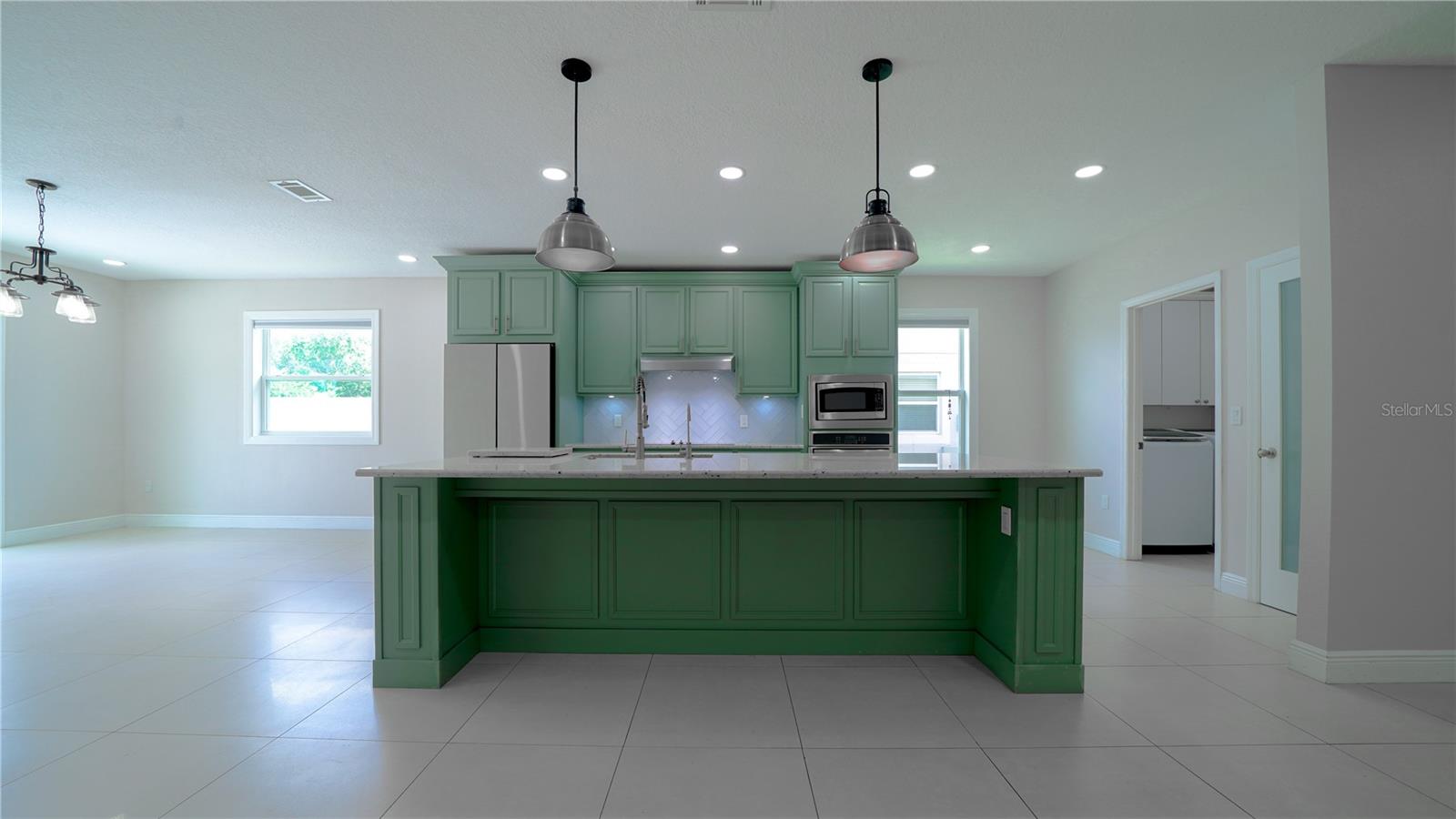 Image 5 of 40 For 647 Washington Way
