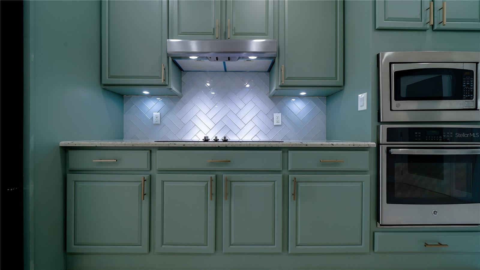 Image 7 of 40 For 647 Washington Way