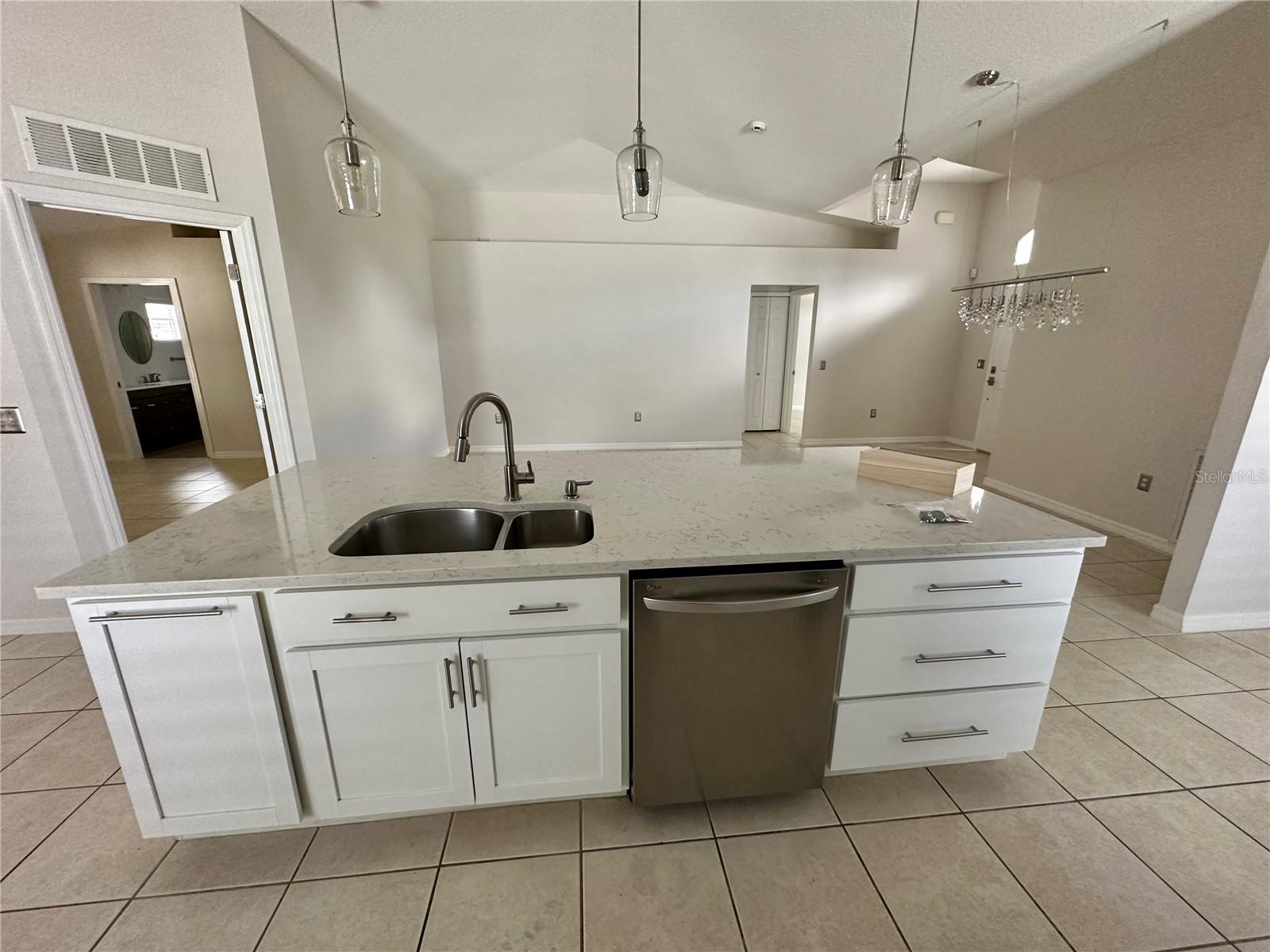 Image 21 of 26 For 707 Flagstone Street