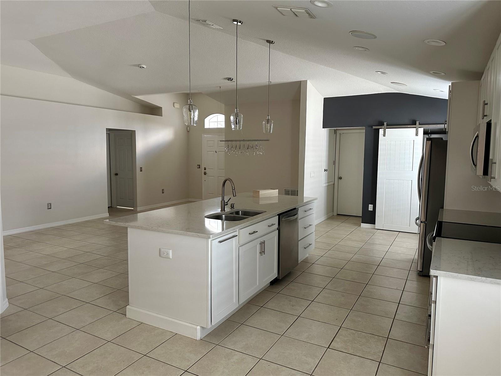 Image 7 of 26 For 707 Flagstone Street