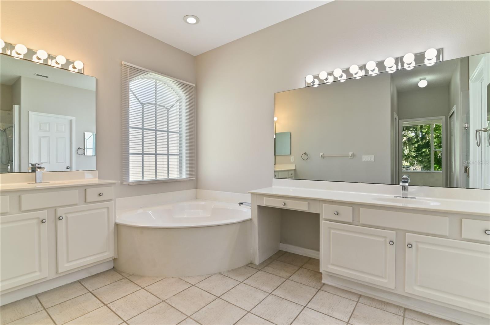 Image 30 of 55 For 1746 Golfview Drive