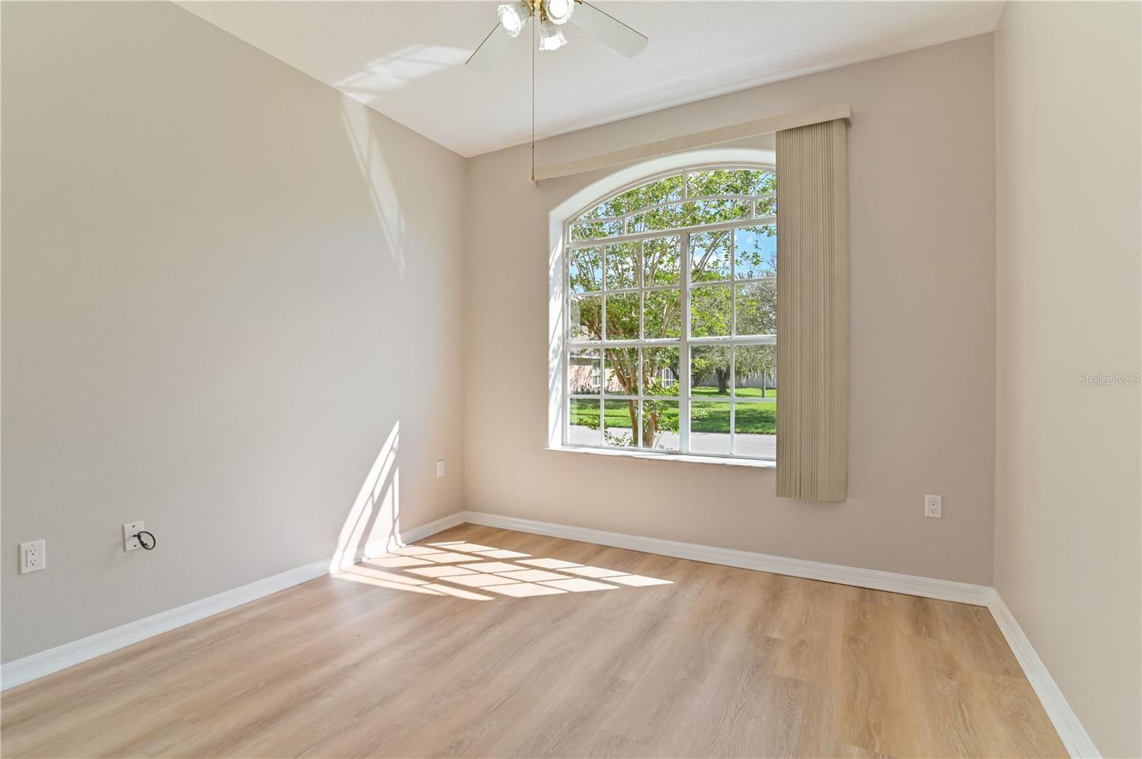 Image 34 of 55 For 1746 Golfview Drive