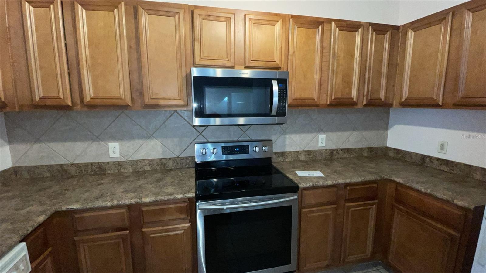 Image 11 of 18 For 6125 Metrowest Boulevard 113