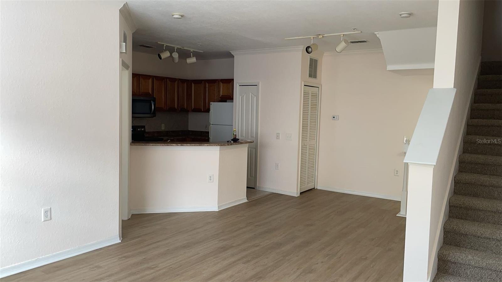 Image 7 of 18 For 6125 Metrowest Boulevard 113