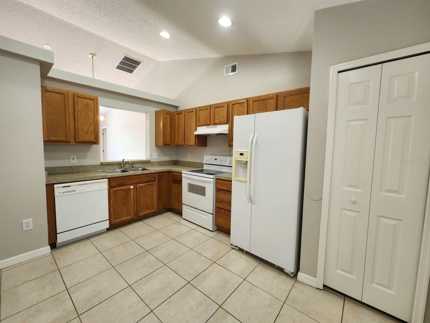 Image 4 of 32 For 1605 Redfin Drive