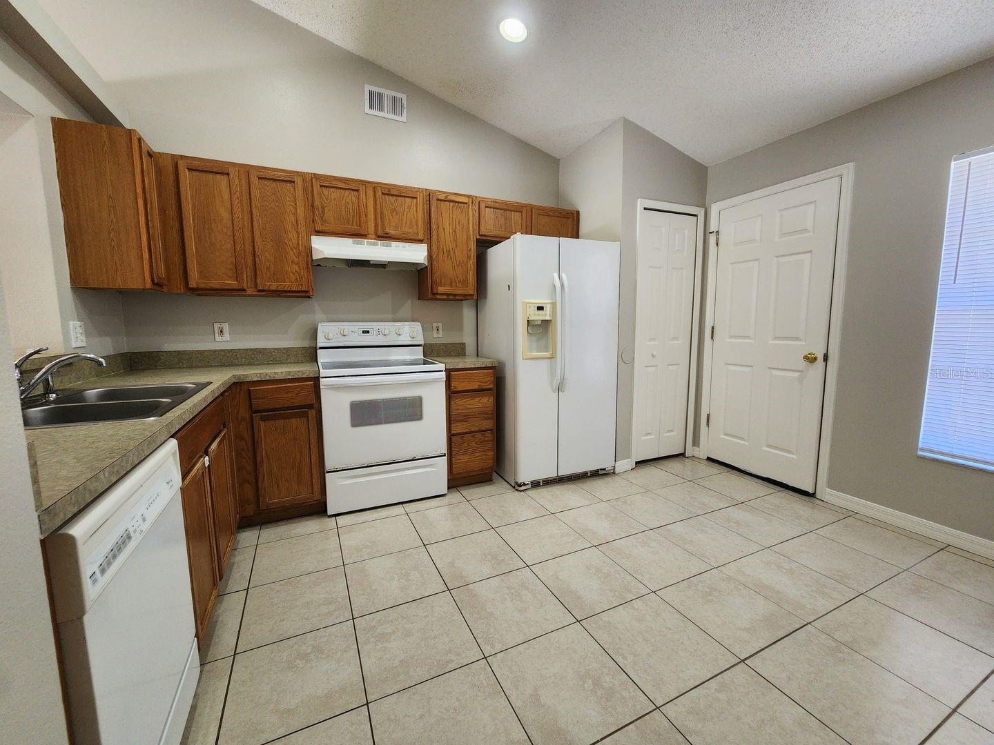 Image 5 of 32 For 1605 Redfin Drive