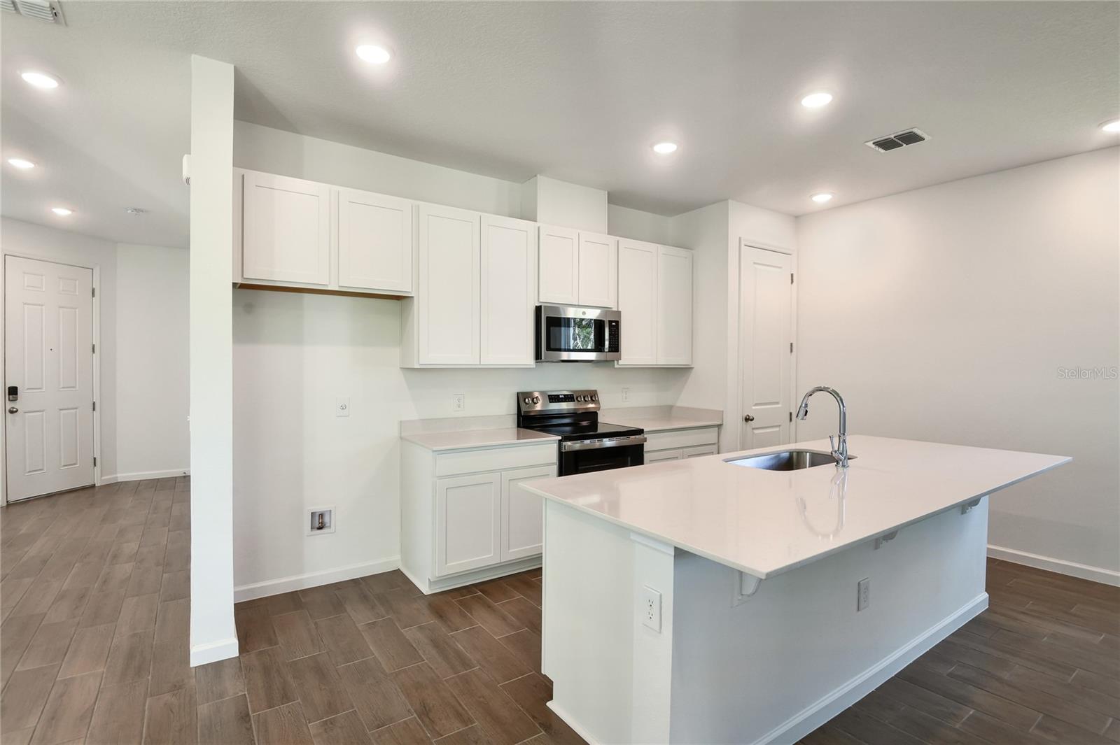 Image 3 of 20 For 738 Lake Dell Avenue