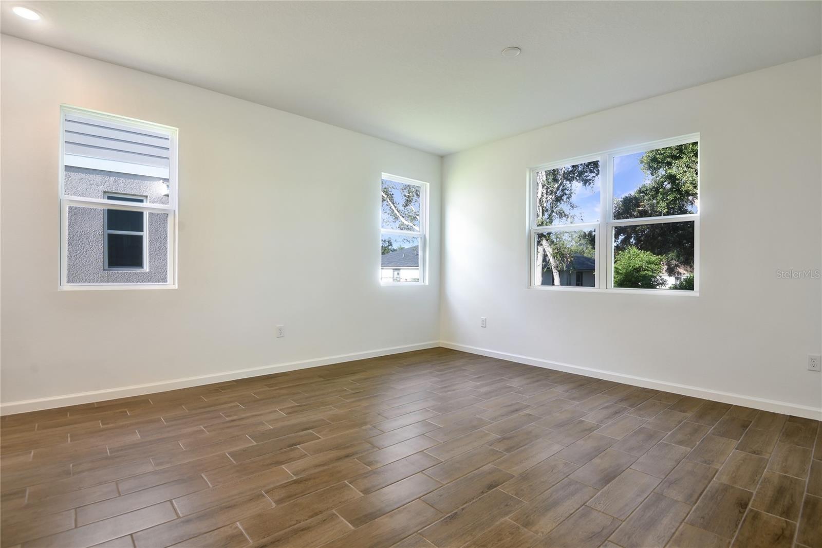 Image 7 of 20 For 738 Lake Dell Avenue