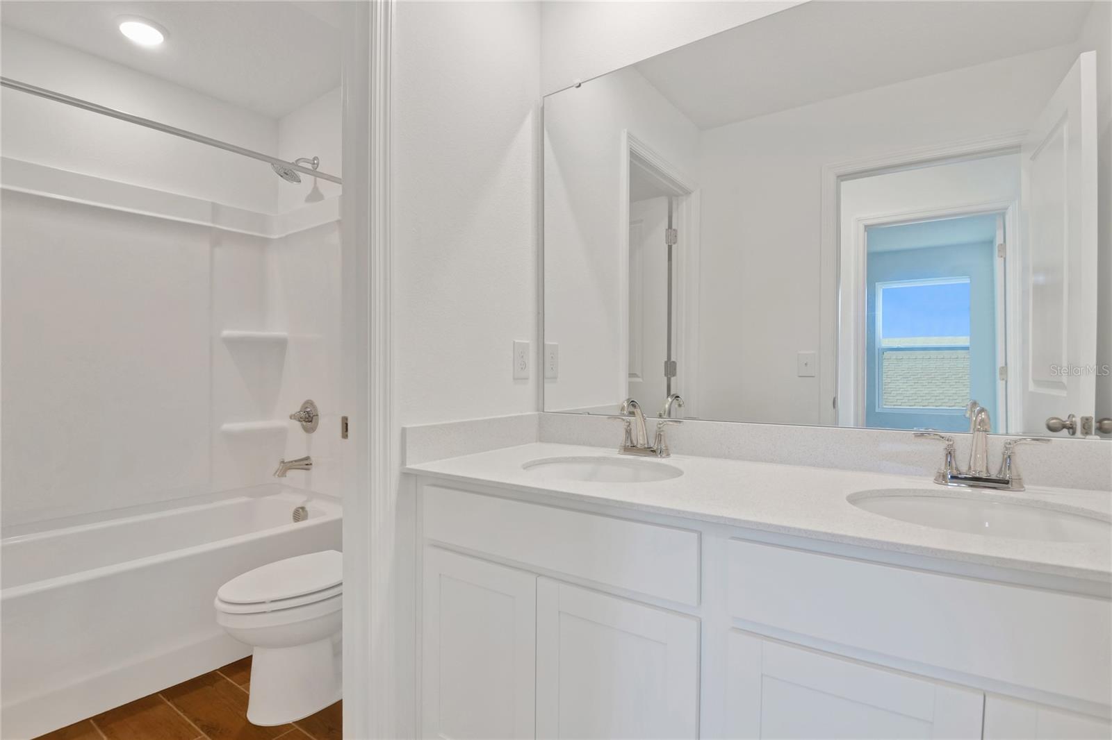 Image 16 of 21 For 734 Lake Dell Avenue