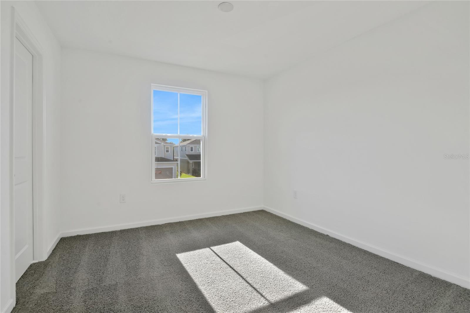 Image 17 of 21 For 734 Lake Dell Avenue