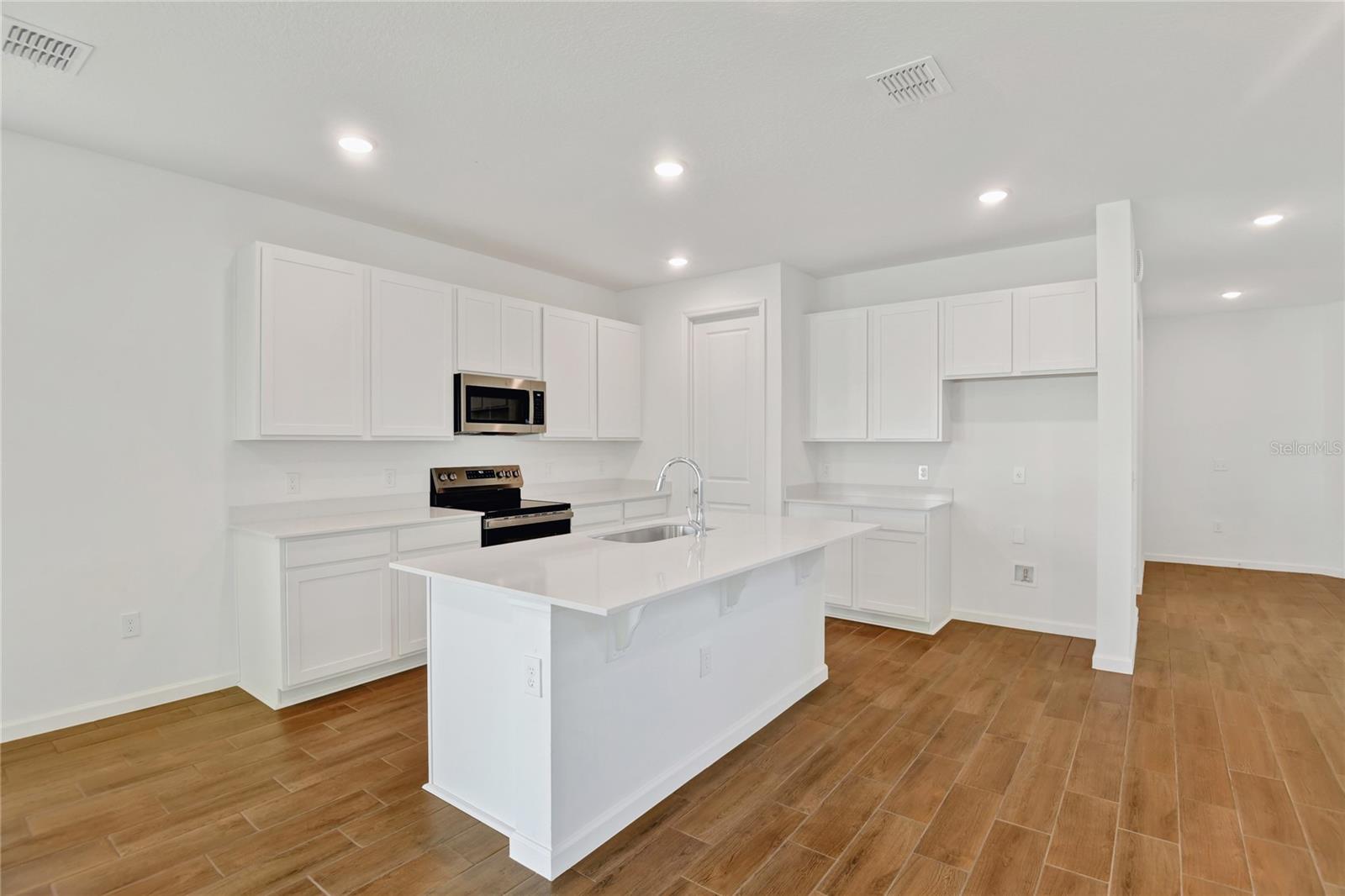 Image 5 of 21 For 734 Lake Dell Avenue