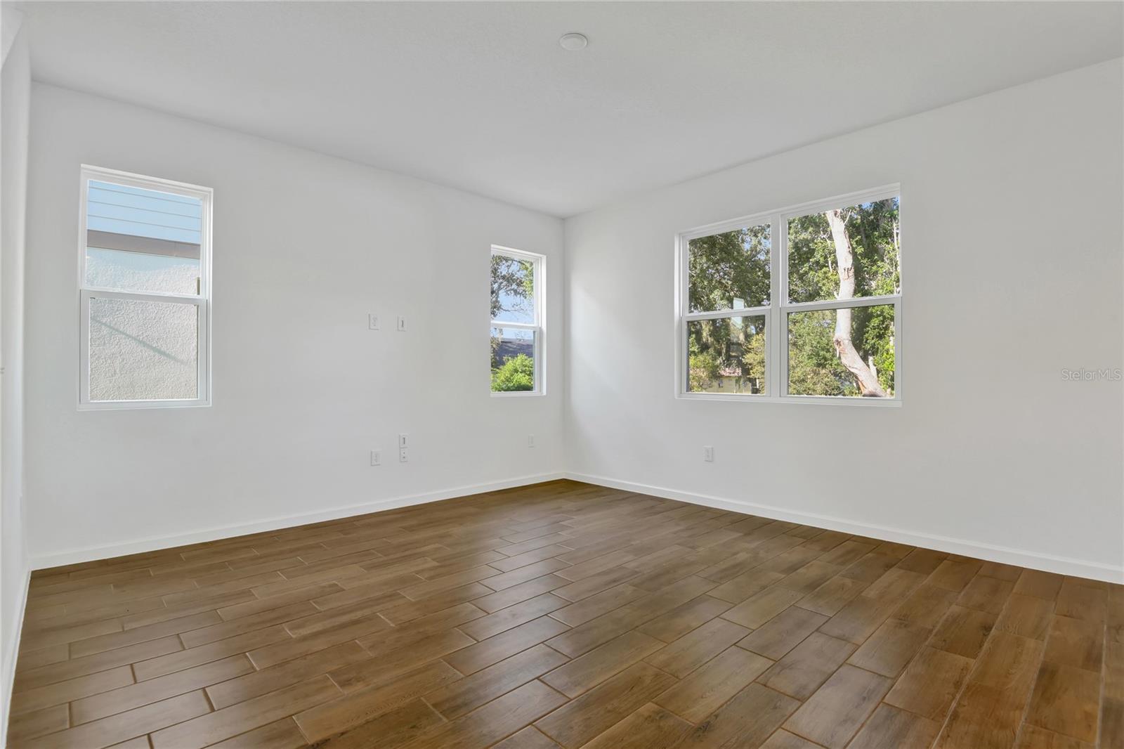 Image 9 of 21 For 734 Lake Dell Avenue