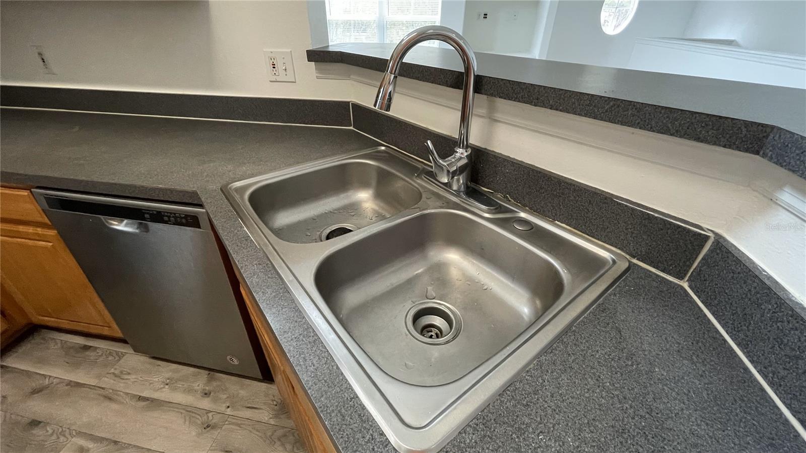 Image 8 of 34 For 3433 Soho Street 202