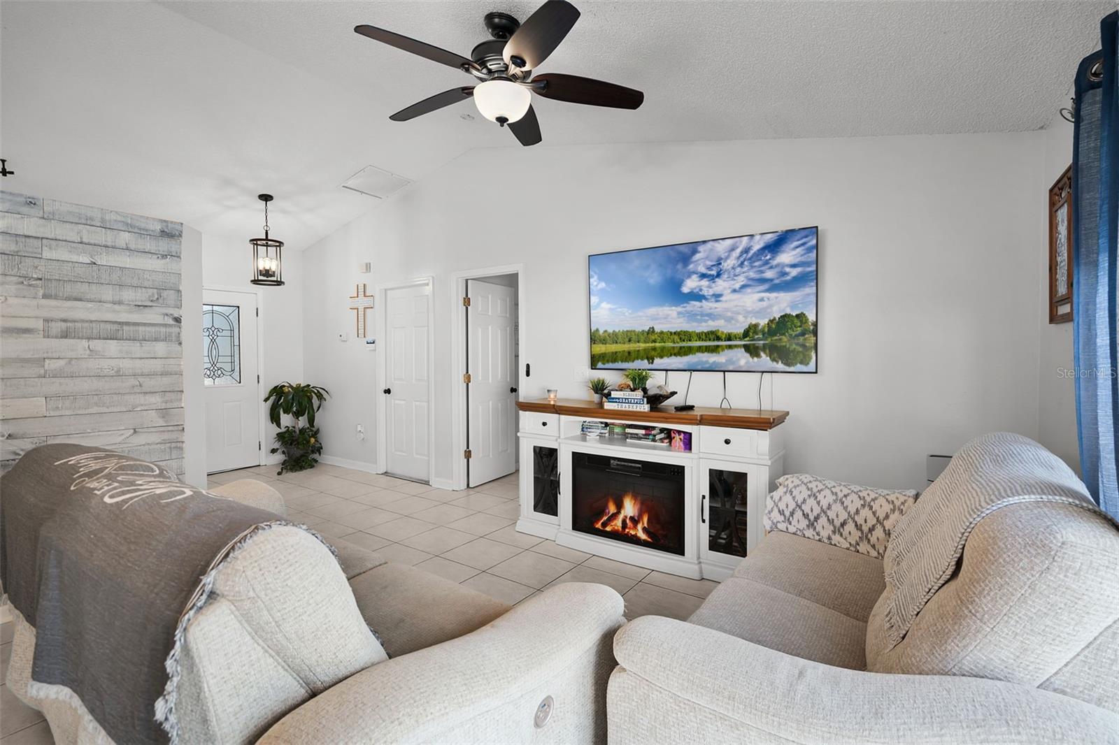 Image 15 of 66 For 2520 Jasmine Trace Drive