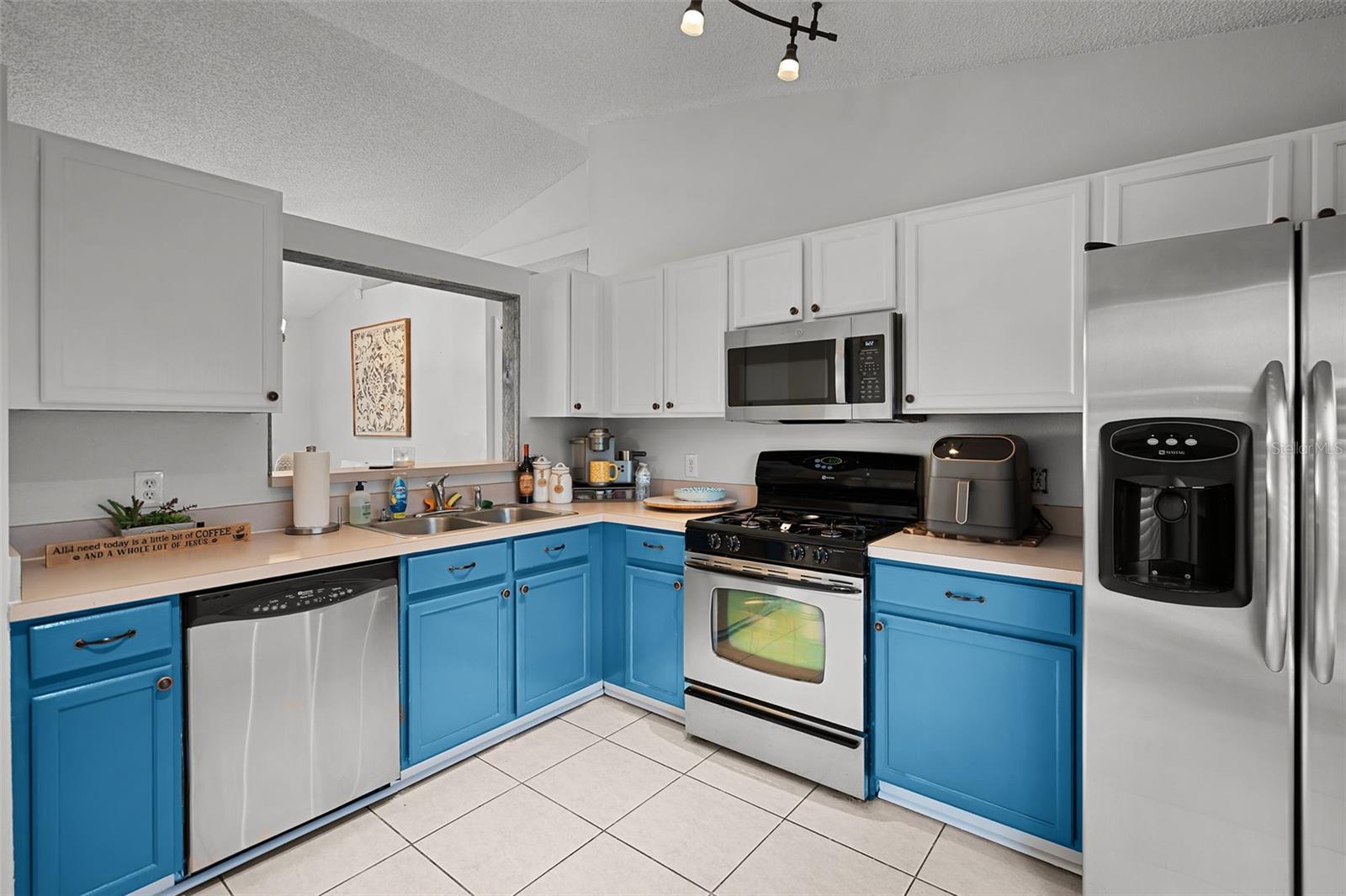Image 18 of 66 For 2520 Jasmine Trace Drive