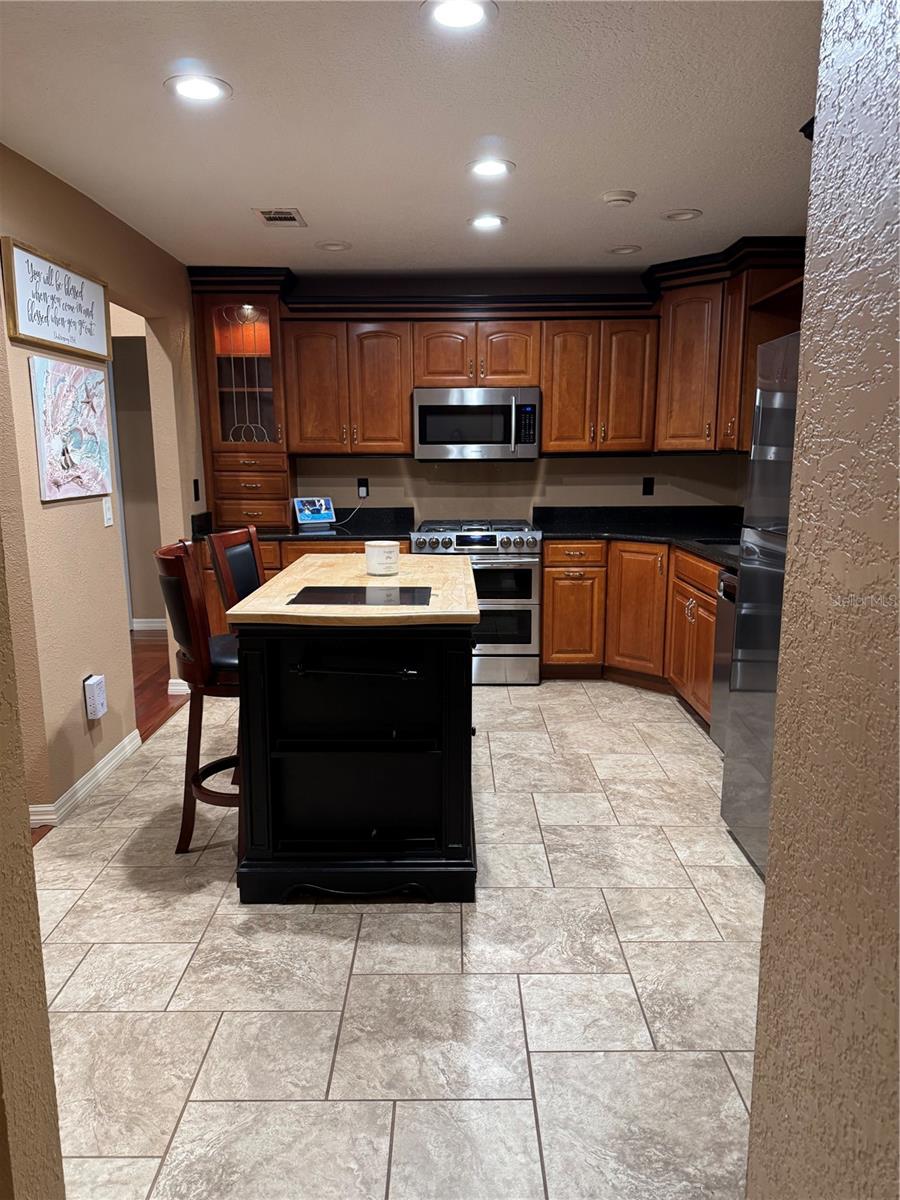 Image 6 of 16 For 878 Elgin Drive