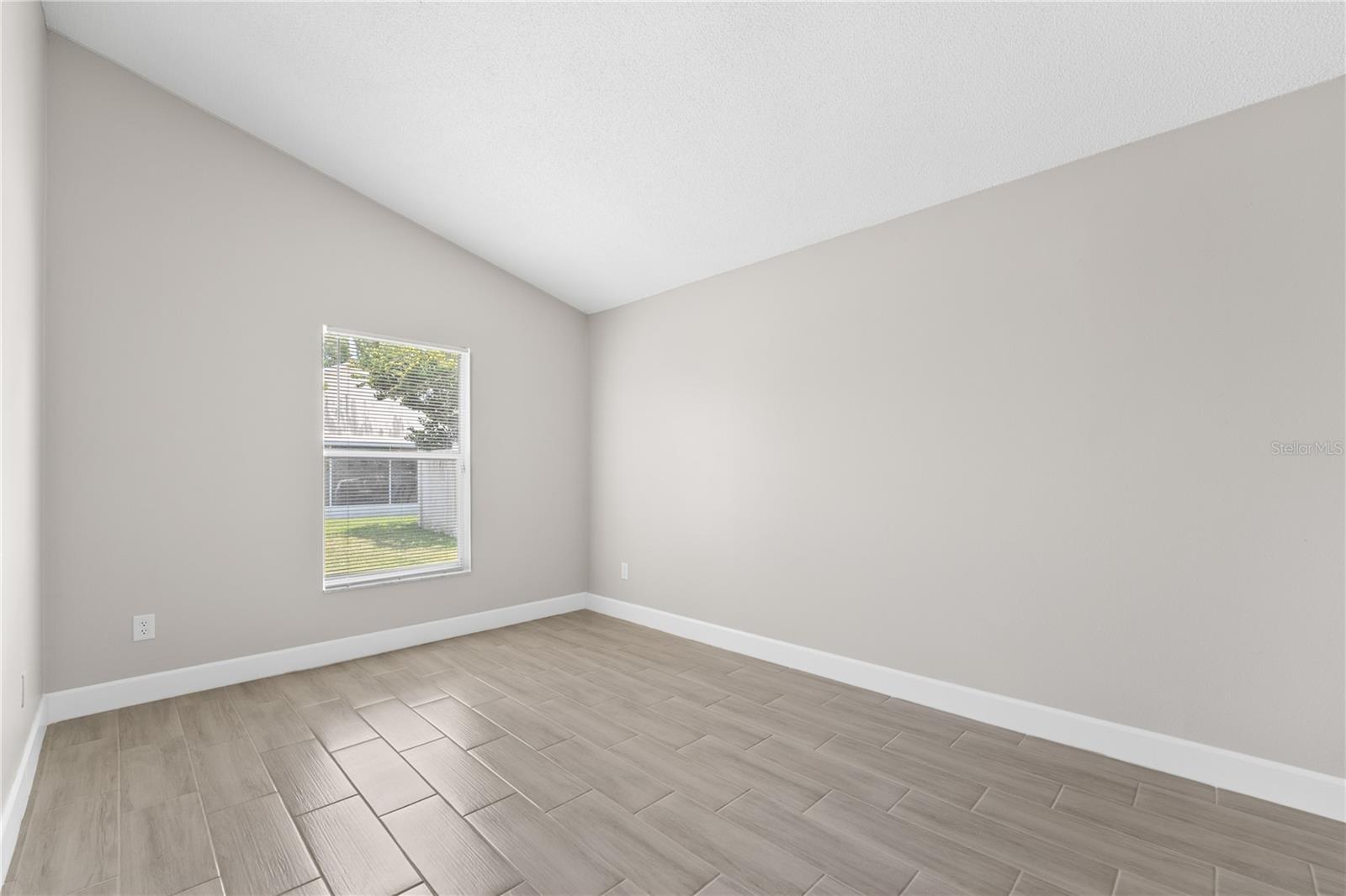 Image 20 of 34 For 12429 Holly Jane Court