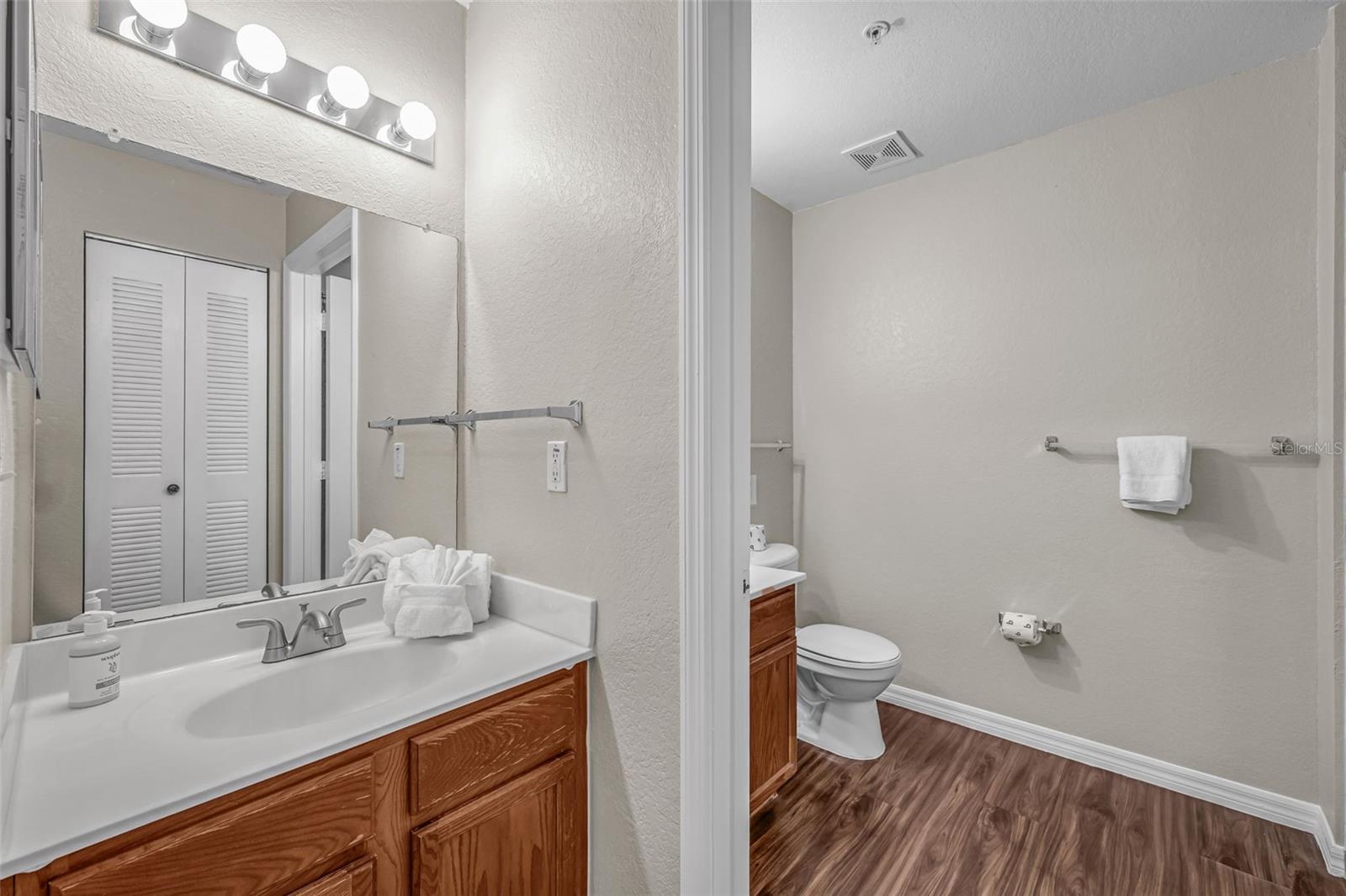 Image 21 of 53 For 2614 Lodi Circle 106