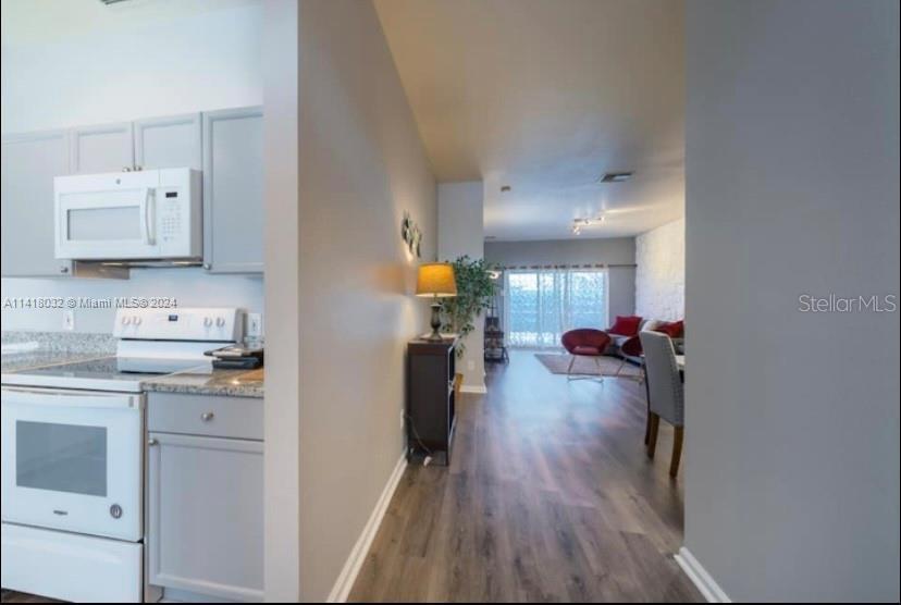 Image 4 of 44 For 8121 Fan Palm Way