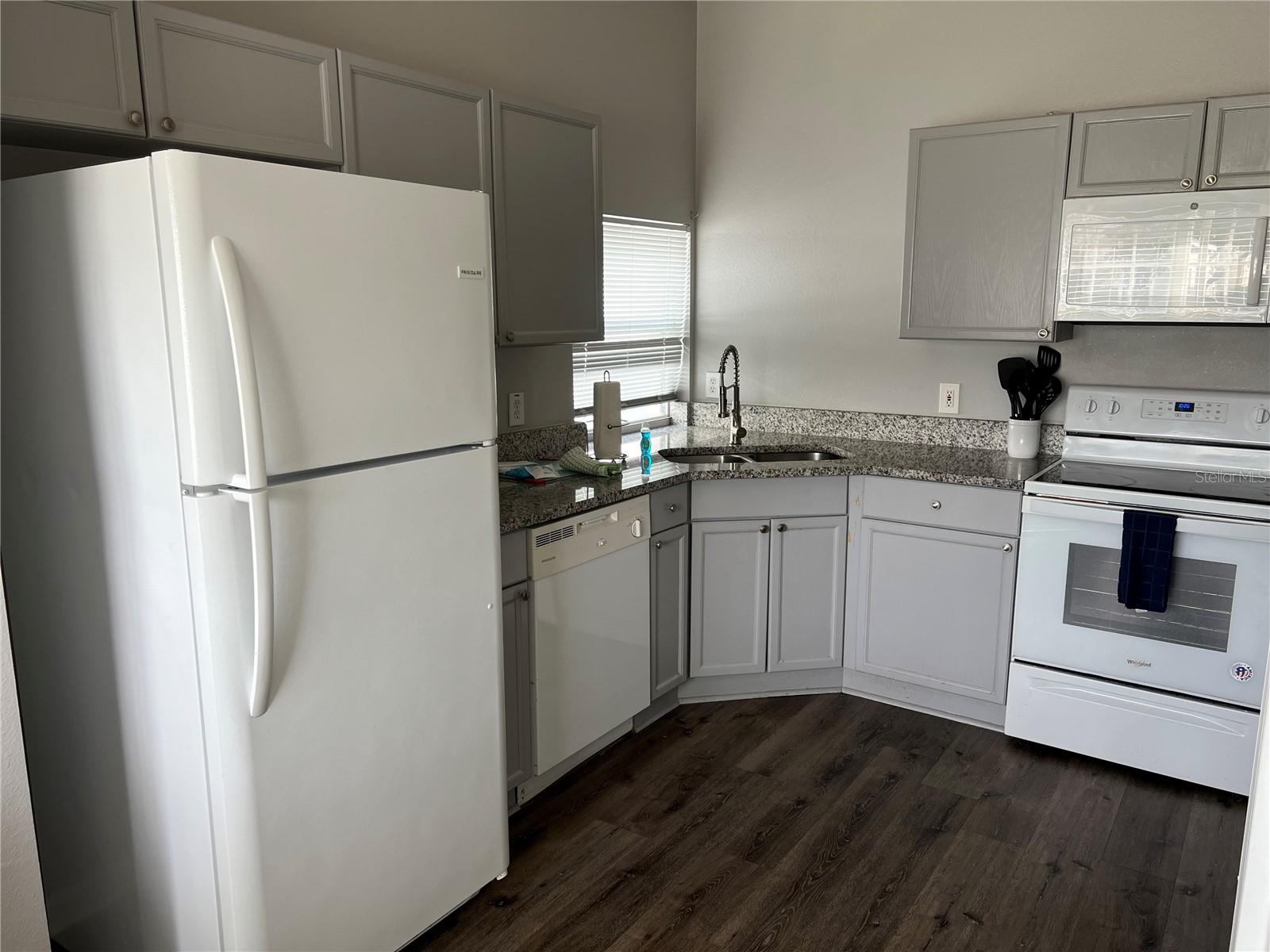 Image 43 of 44 For 8121 Fan Palm Way
