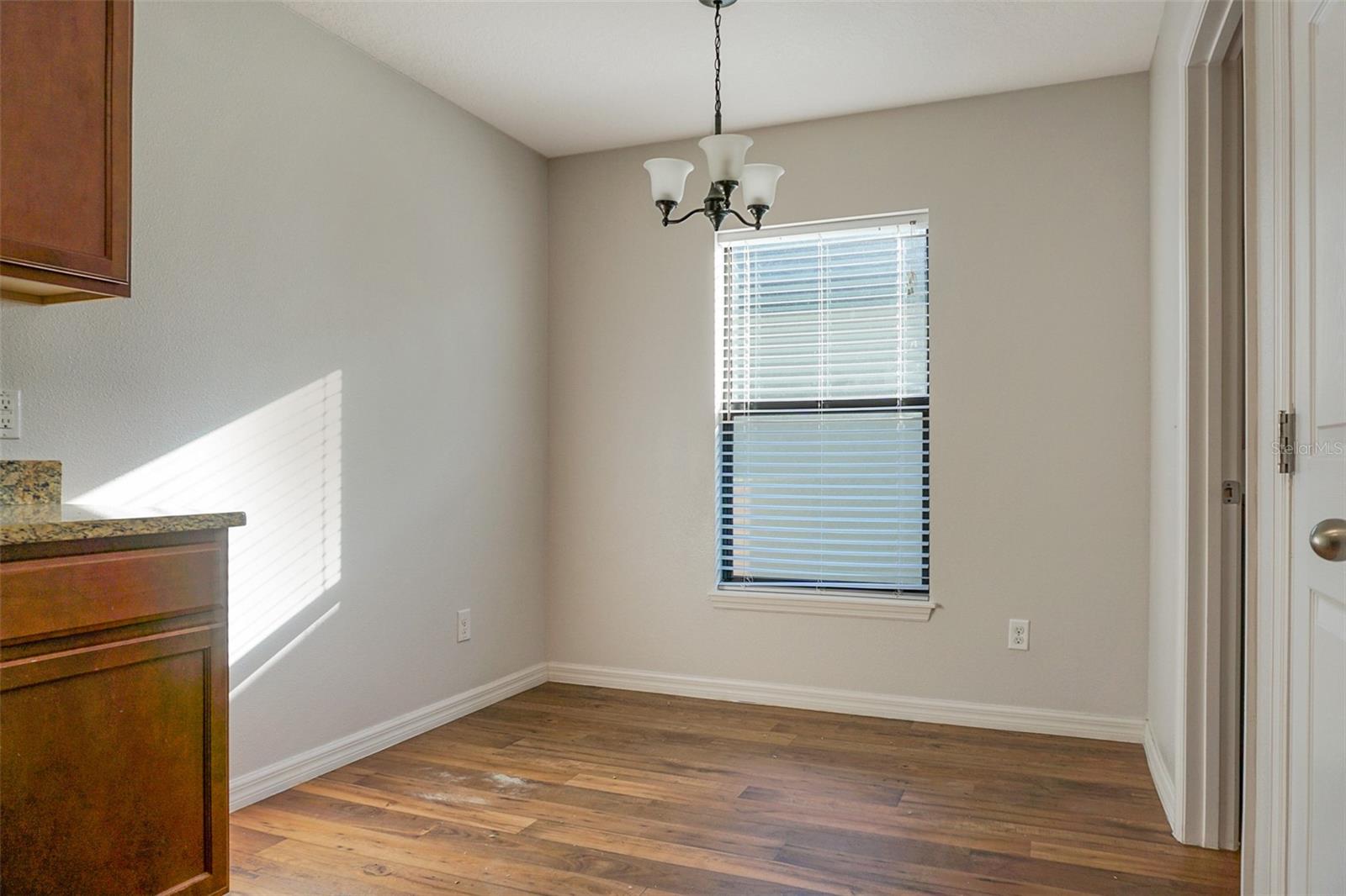 Image 6 of 24 For 960 Woodlark Drive