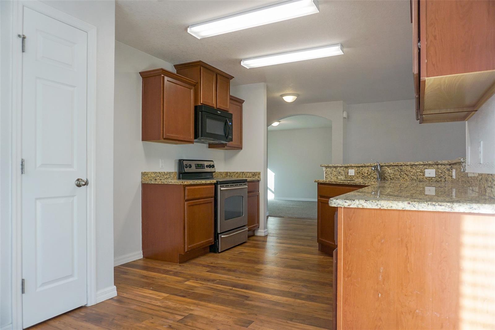 Image 8 of 24 For 960 Woodlark Drive