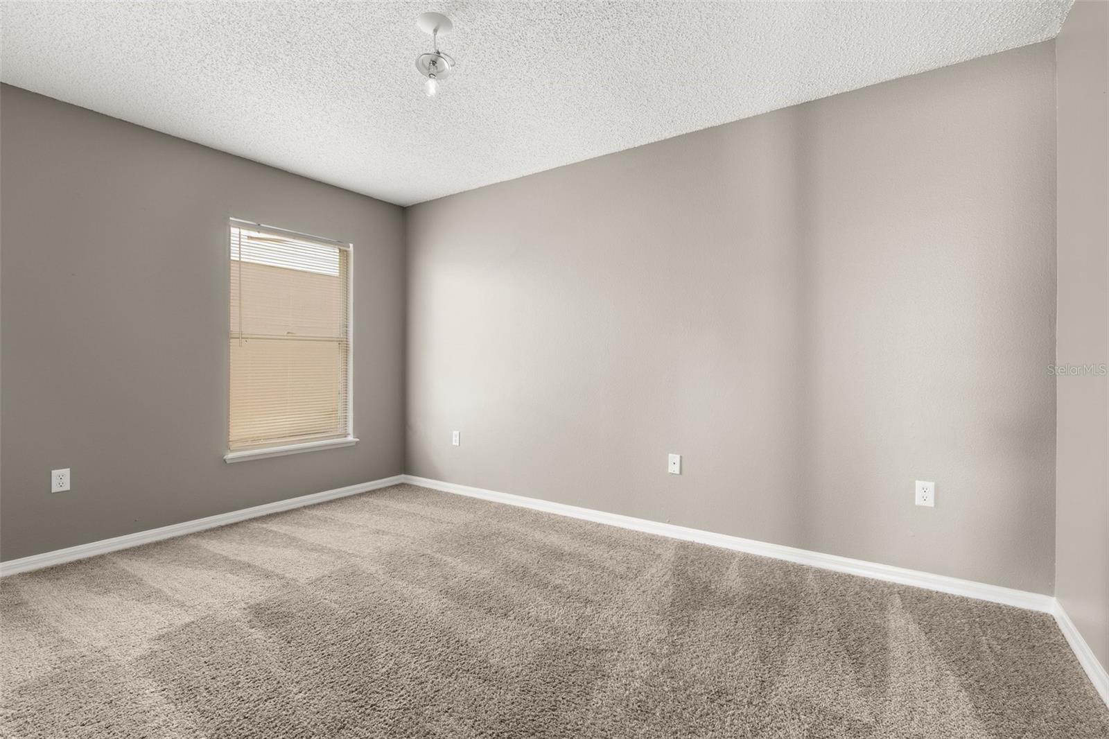 Image 11 of 50 For 265 Curtis Avenue