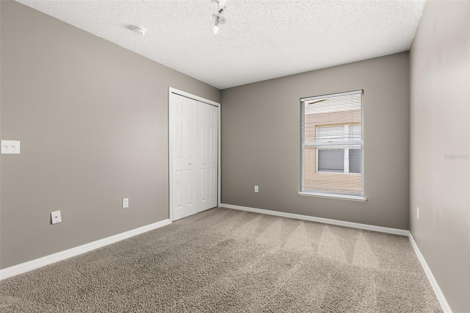 Image 12 of 50 For 265 Curtis Avenue