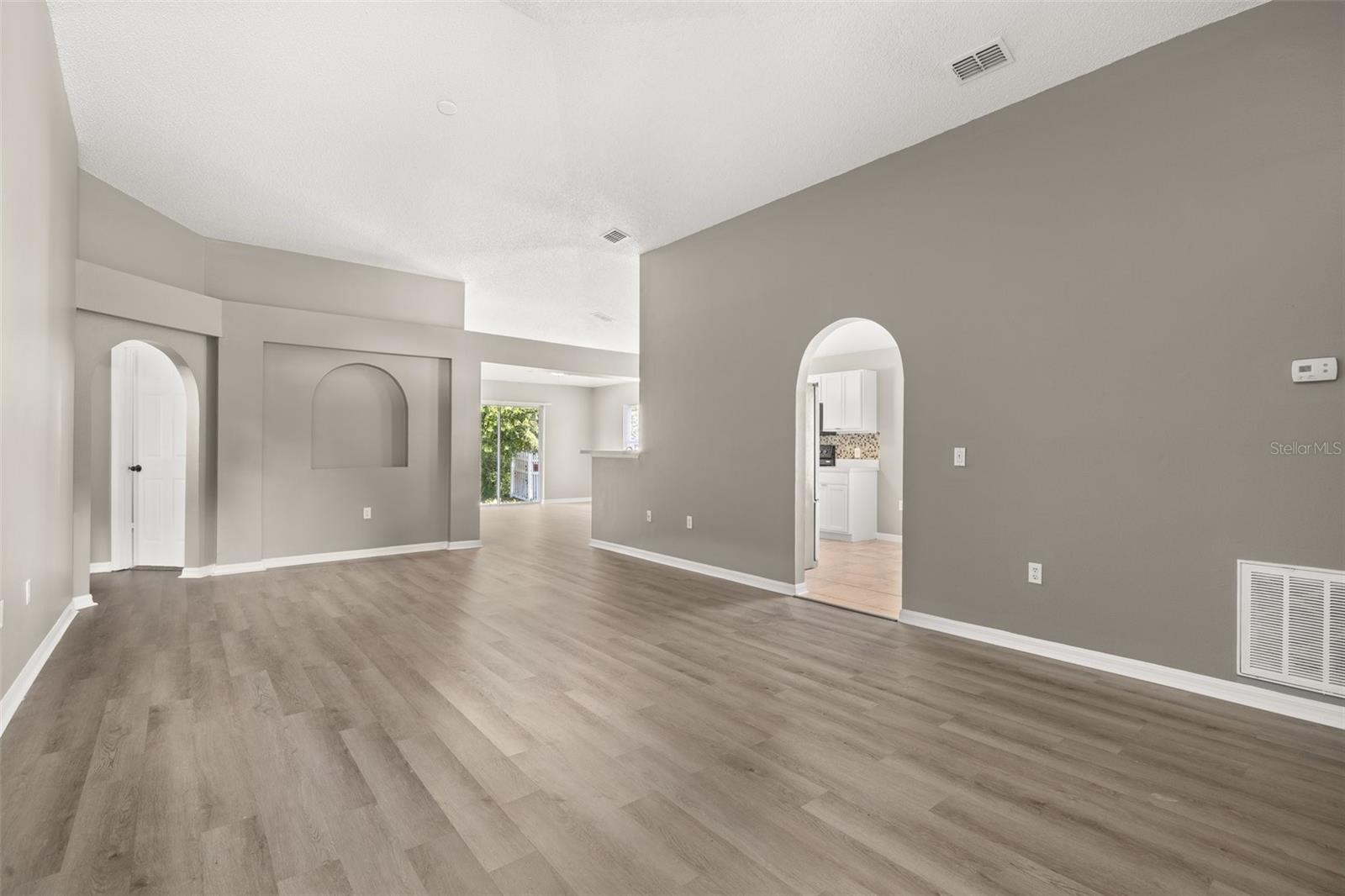 Image 13 of 50 For 265 Curtis Avenue