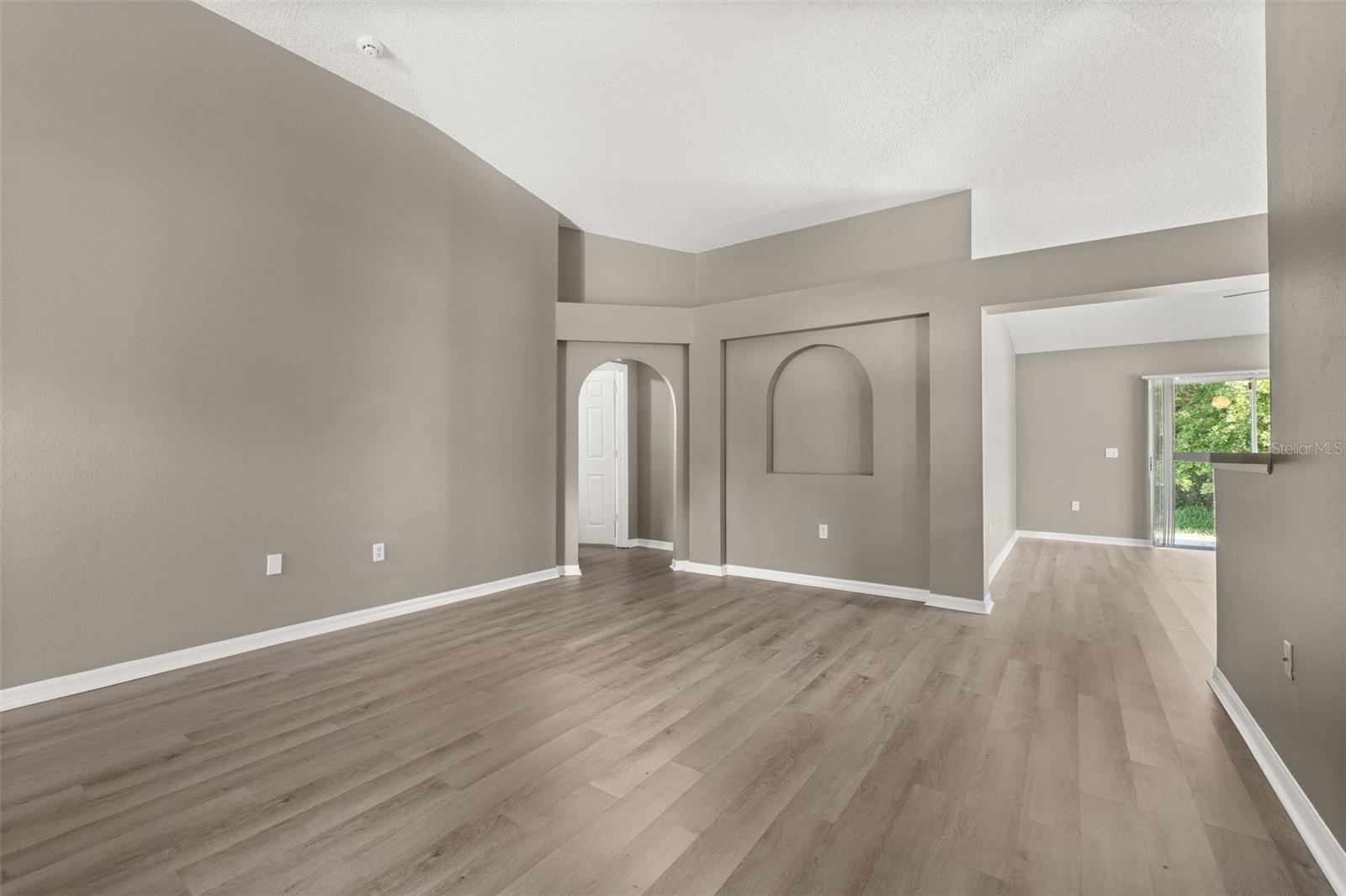 Image 14 of 50 For 265 Curtis Avenue
