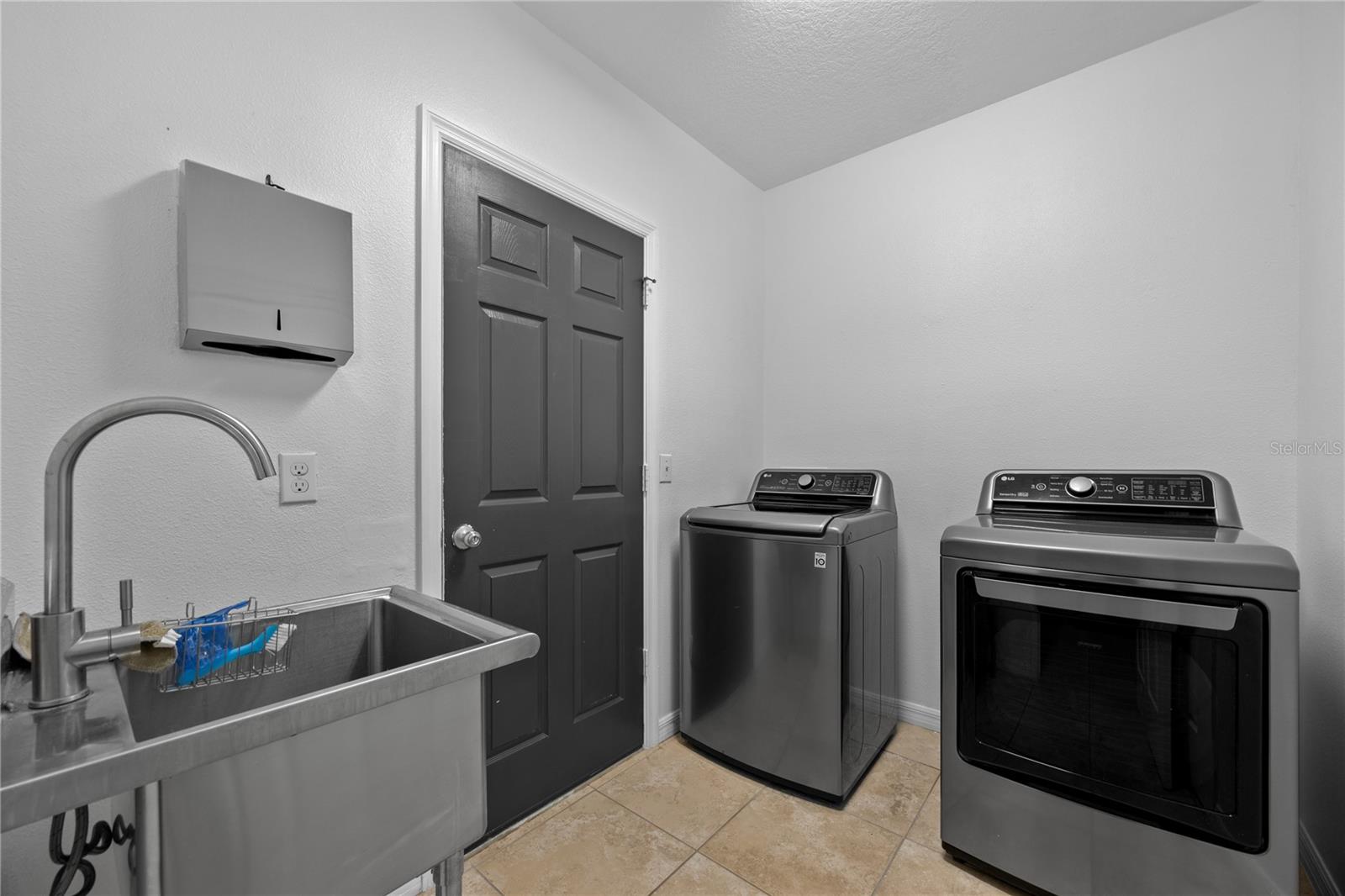 Image 15 of 17 For 2715 Barclay Lane