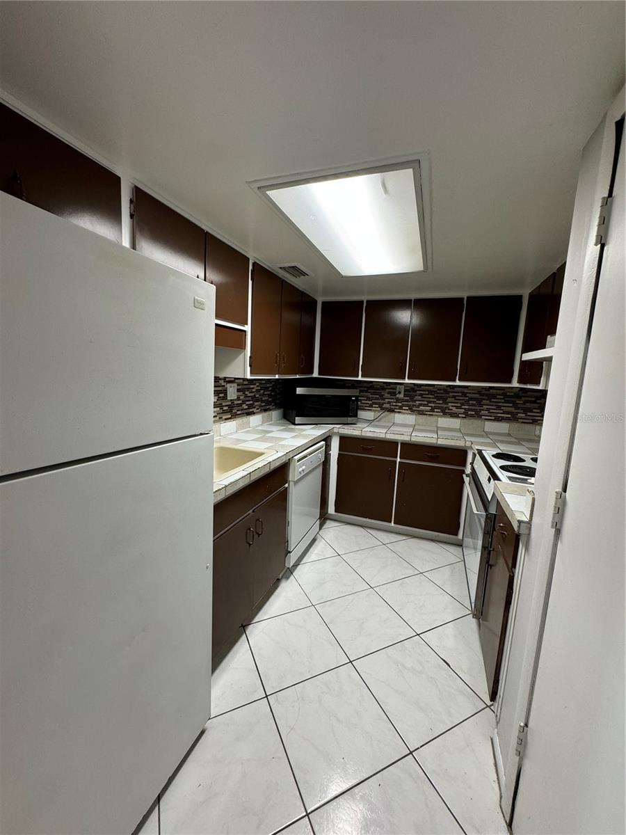Image 9 of 18 For 200 Maitland Avenue 80