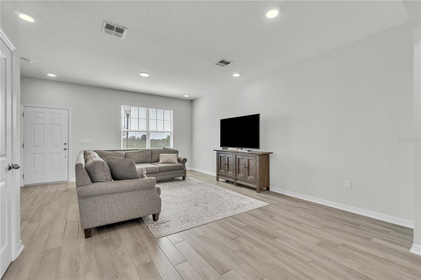 Image 4 of 46 For 12190 Plumpton Drive