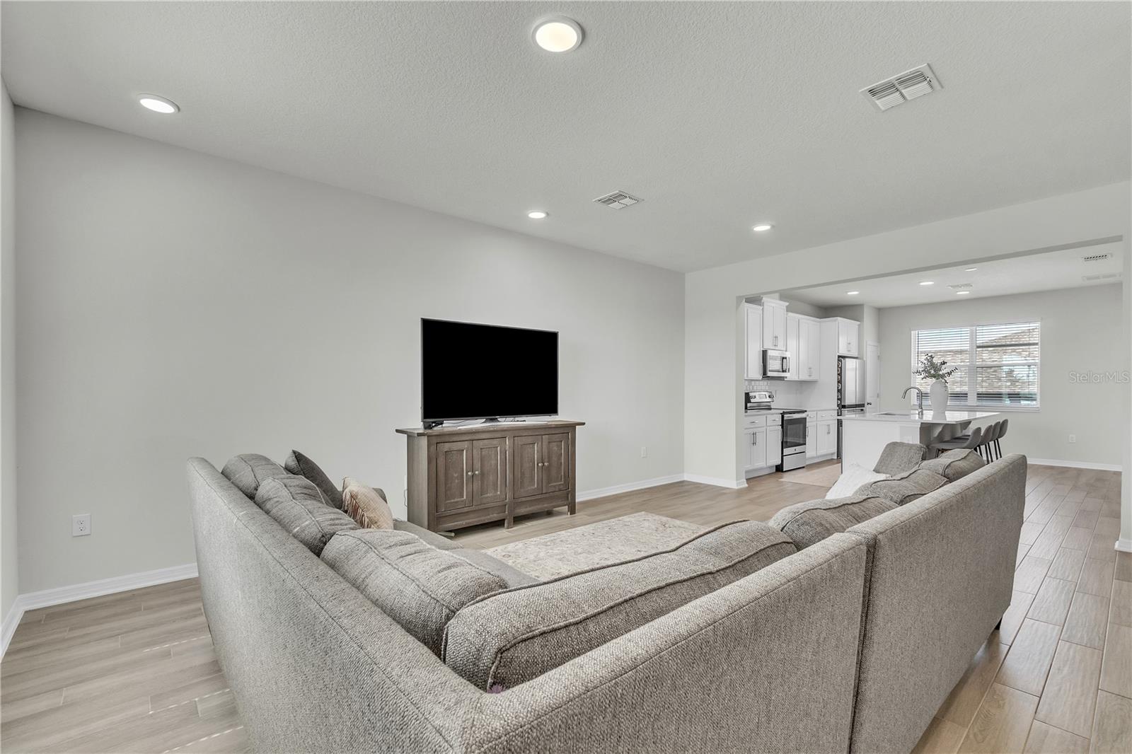 Image 7 of 46 For 12190 Plumpton Drive