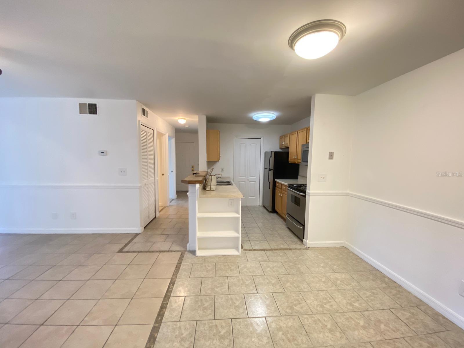 Image 4 of 31 For 6166 Westgate Drive 103