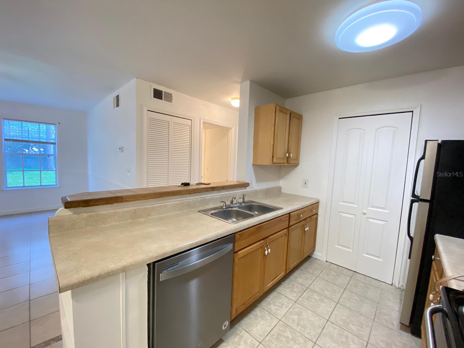 Image 9 of 31 For 6166 Westgate Drive 103