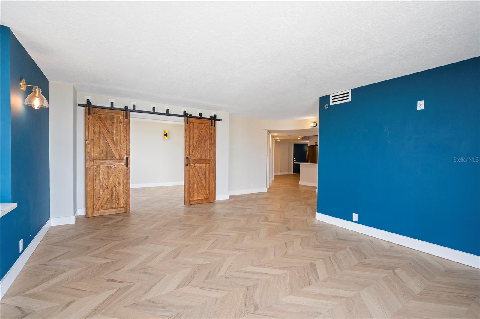Image 10 of 27 For 400 Colonial Drive 1504