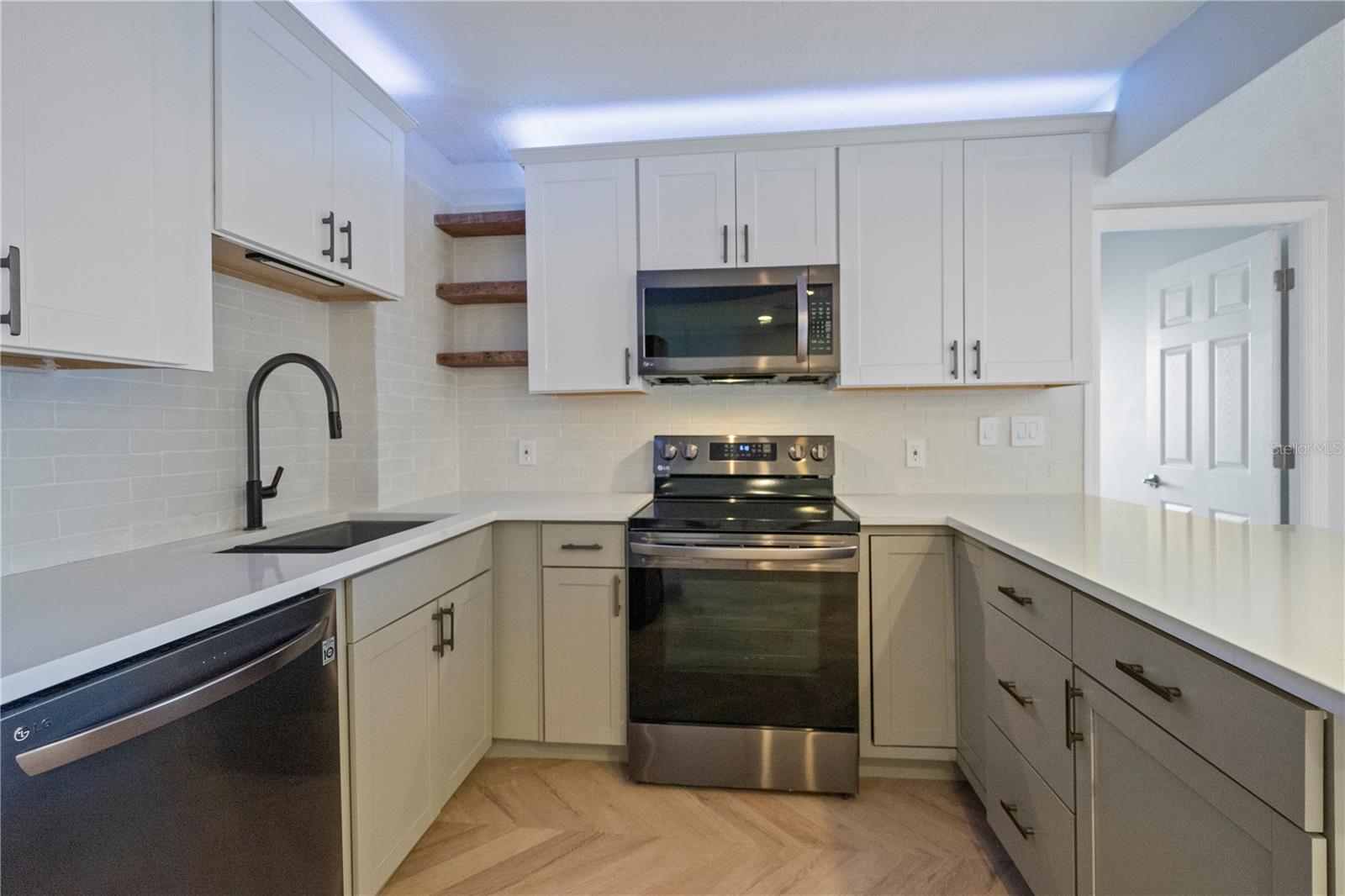 Image 3 of 27 For 400 Colonial Drive 1504