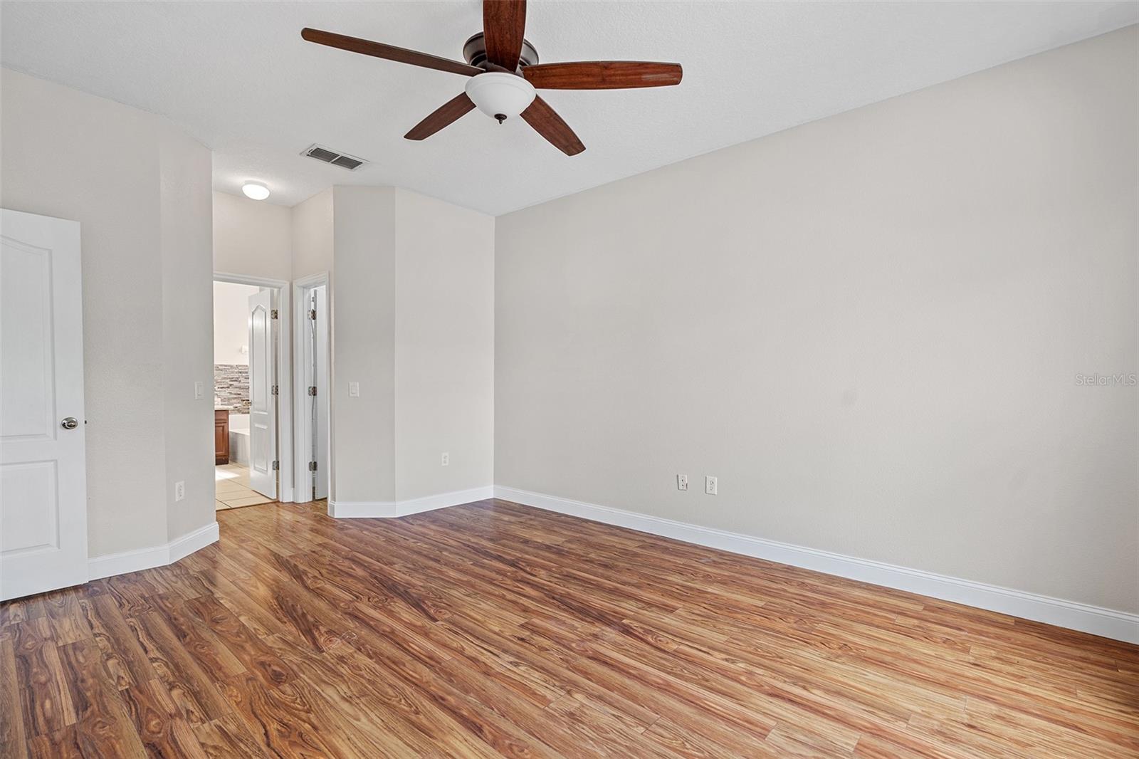Image 13 of 53 For 7013 Beargrass Rd