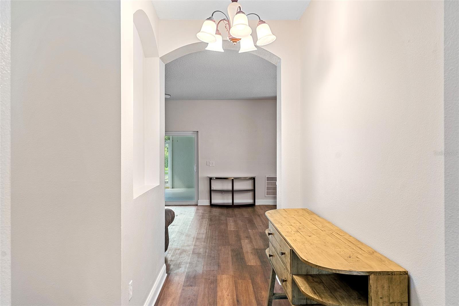 Image 21 of 53 For 7013 Beargrass Rd